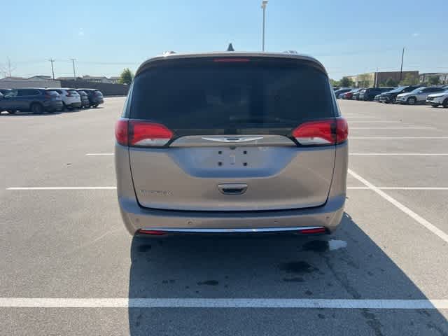 Thumbnail: 2017 Chrysler Pacifica - 4