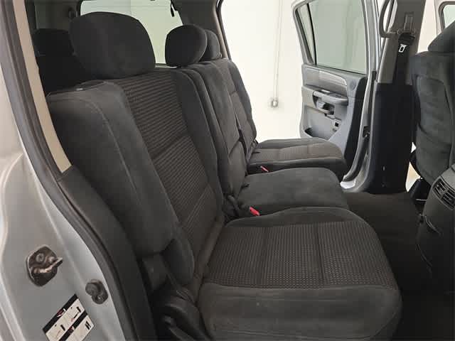 2011 Nissan Armada SV 21