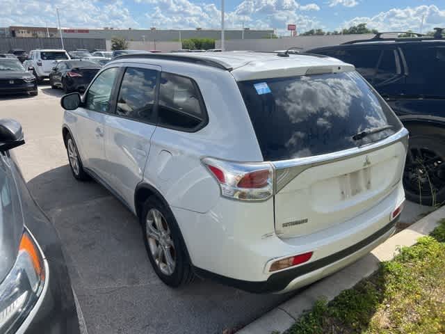 Thumbnail: 2015 Mitsubishi Outlander - 4