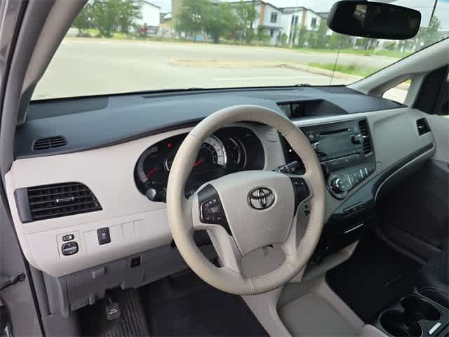2013 Toyota Sienna SE 2