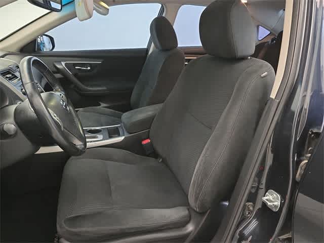 Thumbnail: 2015 Nissan Altima - 17