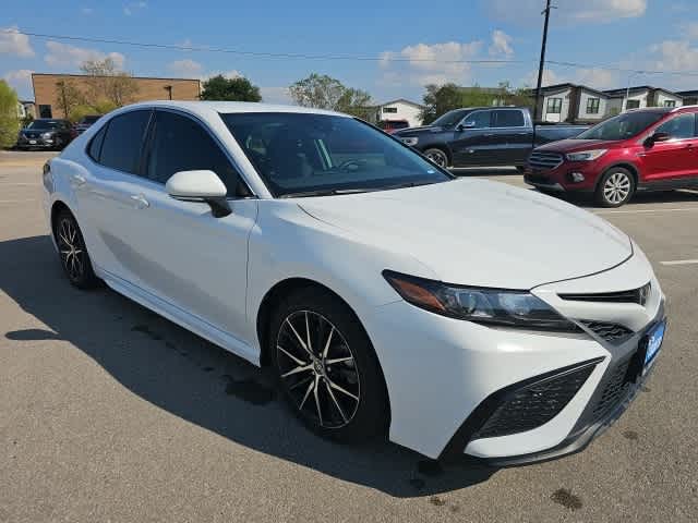 2022 Toyota Camry SE photo 3