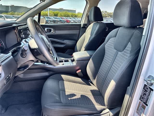 Thumbnail: 2023 Kia Sorento - 17