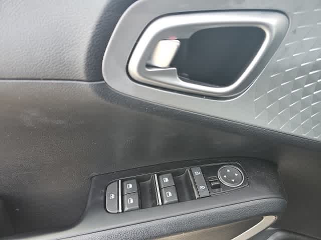 Thumbnail: 2023 Kia Soul - 10