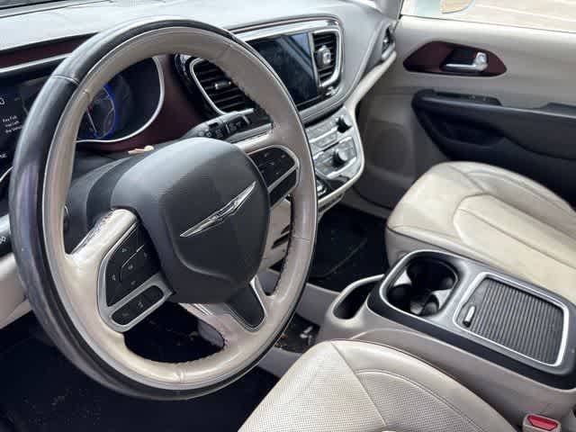 Thumbnail: 2020 Chrysler Pacifica - 10