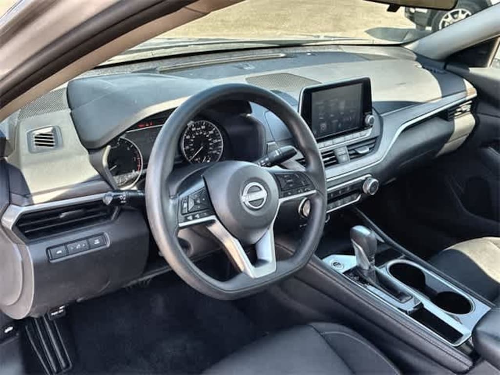 Used 2023 Nissan Altima 2.5 SV Sedan