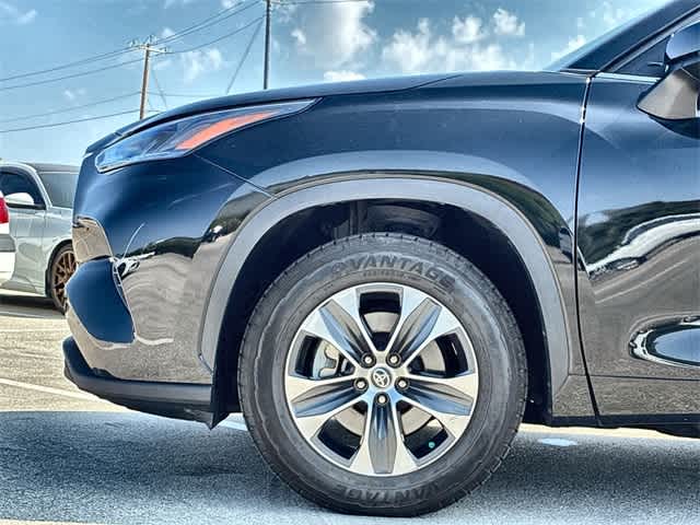 Thumbnail: 2023 Toyota Highlander - 14