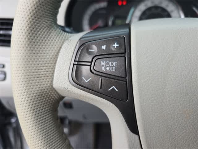 2013 Toyota Sienna SE 24
