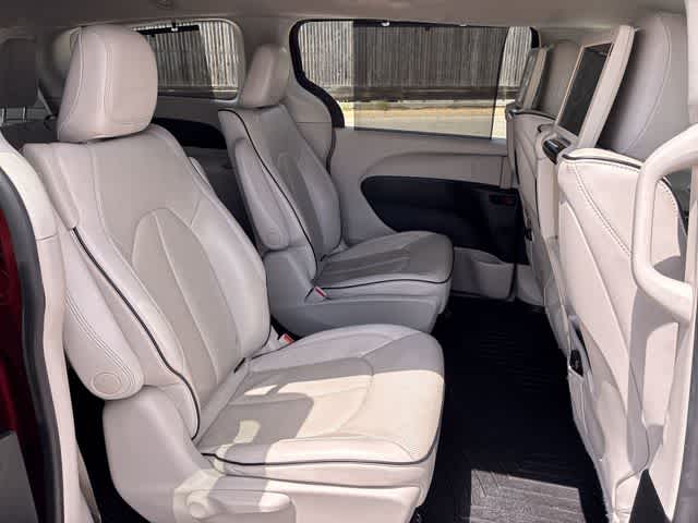 Thumbnail: 2020 Chrysler Pacifica - 21