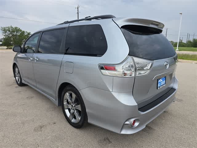 2013 Toyota Sienna SE 4