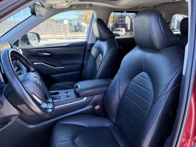 Thumbnail: 2023 Toyota Highlander - 17