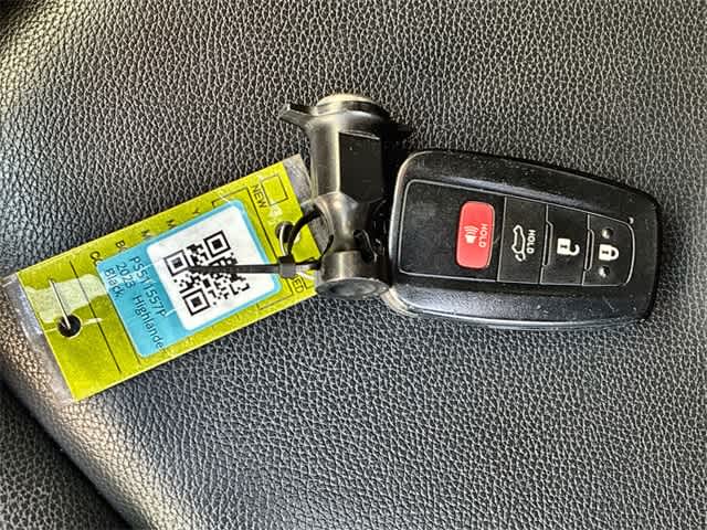 Thumbnail: 2023 Toyota Highlander - 38