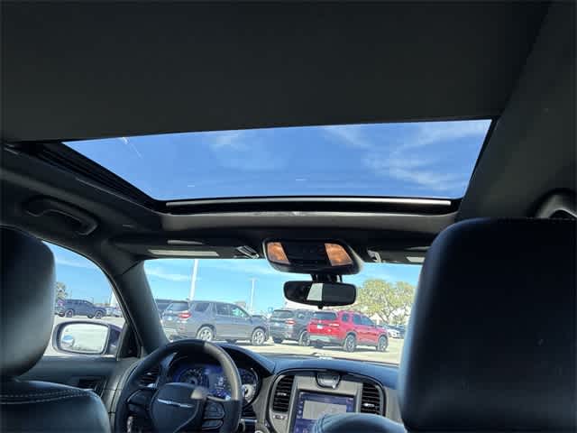 Thumbnail: 2023 Chrysler 300 - 23