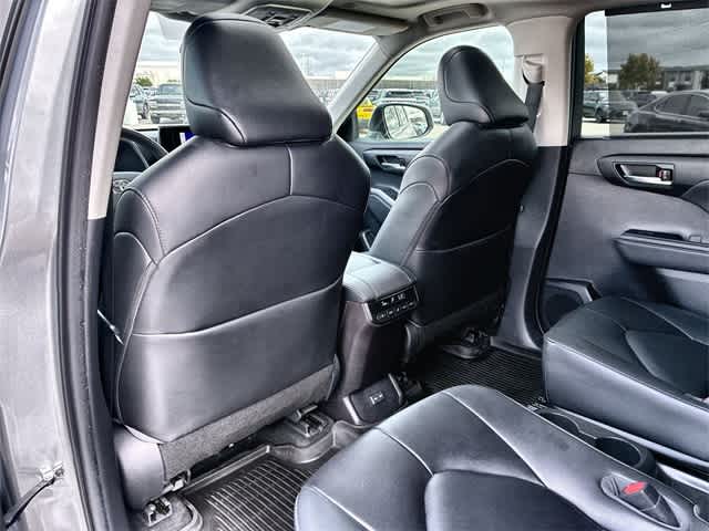 Thumbnail: 2023 Toyota Highlander - 19