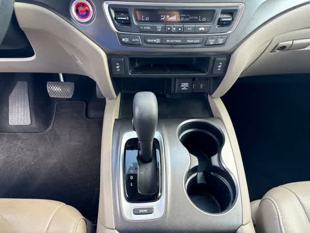 Thumbnail: 2017 Honda Pilot - 18