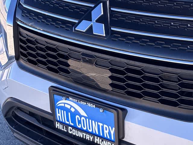 Thumbnail: 2022 Mitsubishi Outlander - 12