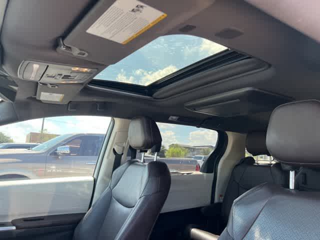 Thumbnail: 2021 Toyota Sienna - 24
