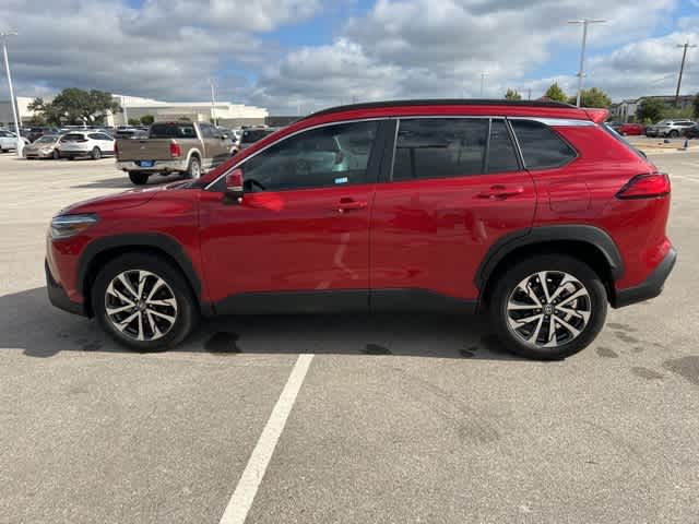 2023 Toyota Corolla Cross XLE photo 2