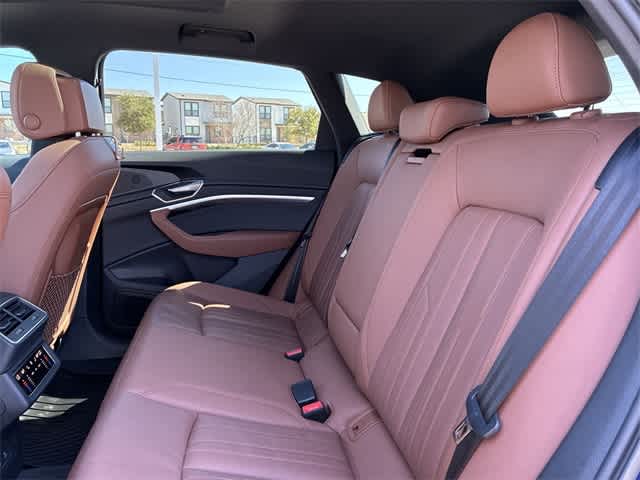 Thumbnail: 2022 Audi e-tron - 21