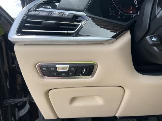 Thumbnail: 2021 BMW X7 - 10