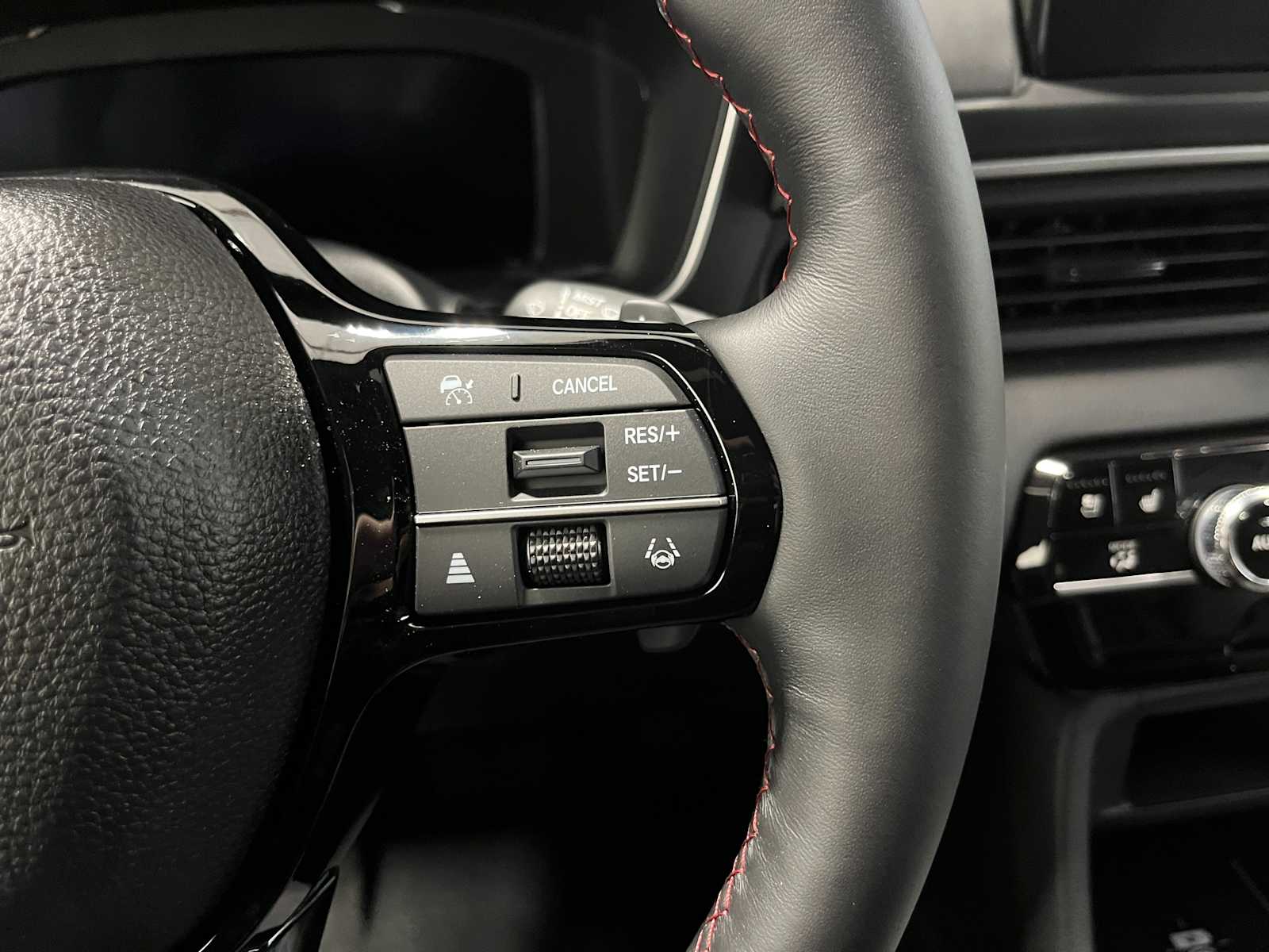 Thumbnail: 2025 Honda Pilot - 15