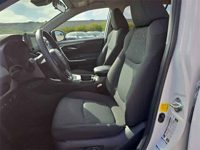 Thumbnail: 2021 Toyota RAV4 - 17