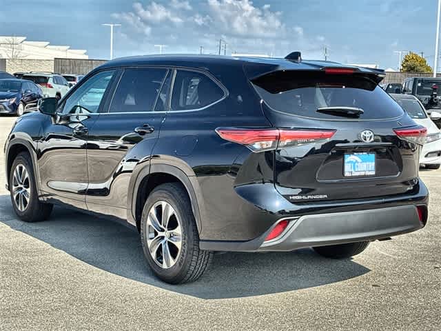 Thumbnail: 2023 Toyota Highlander - 4