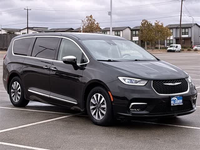 Thumbnail: 2023 Chrysler Pacifica - 8