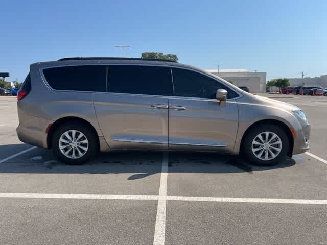 Thumbnail: 2017 Chrysler Pacifica - 6