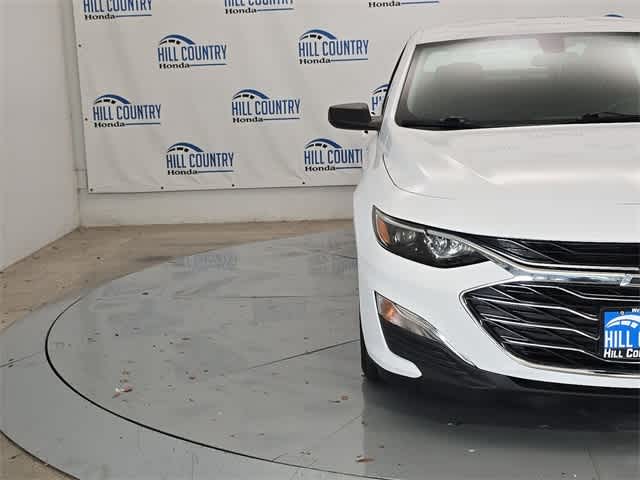 Thumbnail: 2022 Chevrolet Malibu - 10