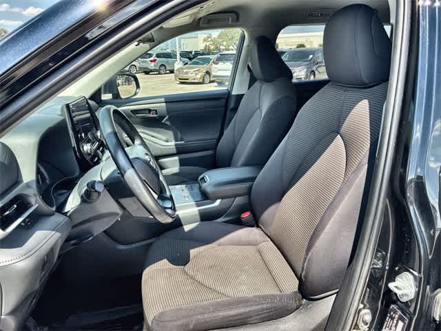 Thumbnail: 2023 Toyota Highlander - 17