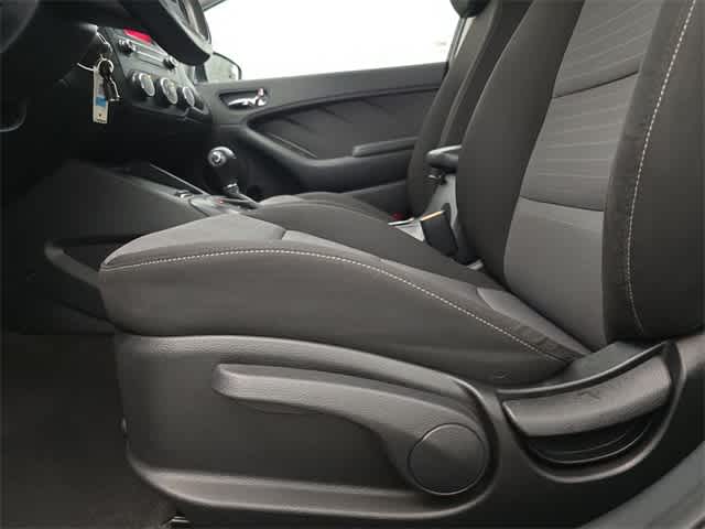 Thumbnail: 2015 Kia Forte - 18