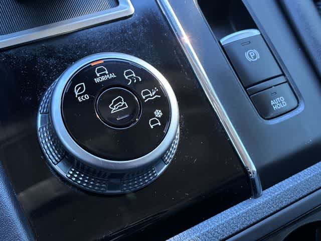 Thumbnail: 2022 Mitsubishi Outlander - 39