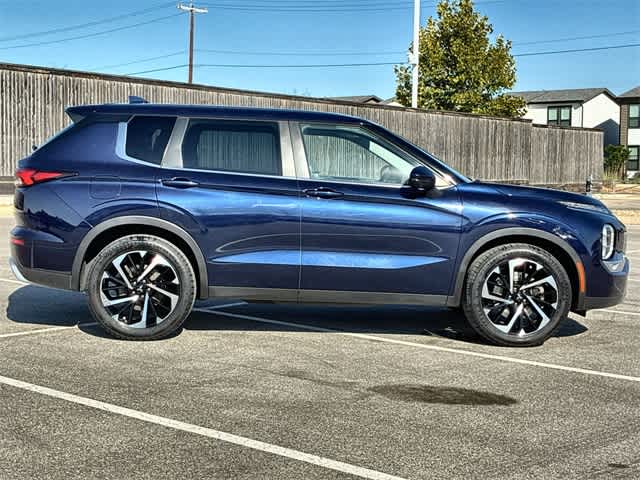 Thumbnail: 2023 Mitsubishi Outlander - 7