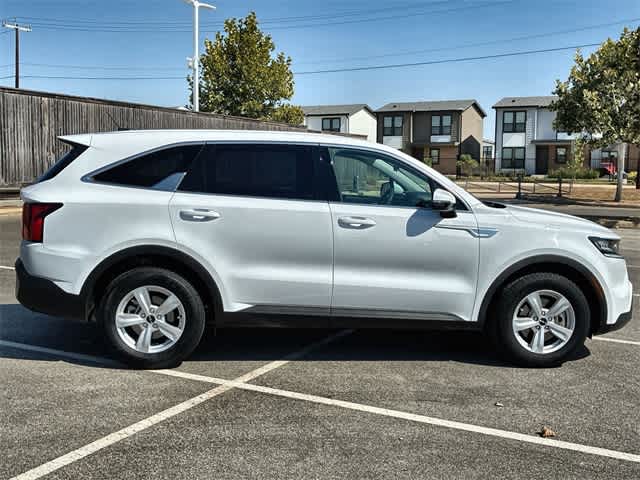 Thumbnail: 2023 Kia Sorento - 7