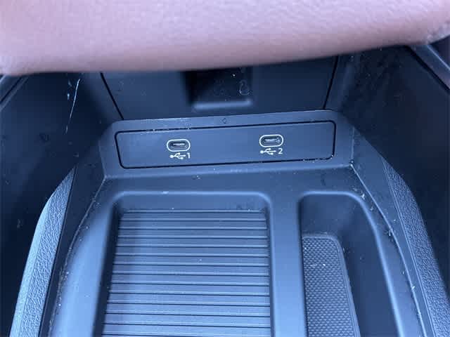 Thumbnail: 2022 Audi e-tron - 34