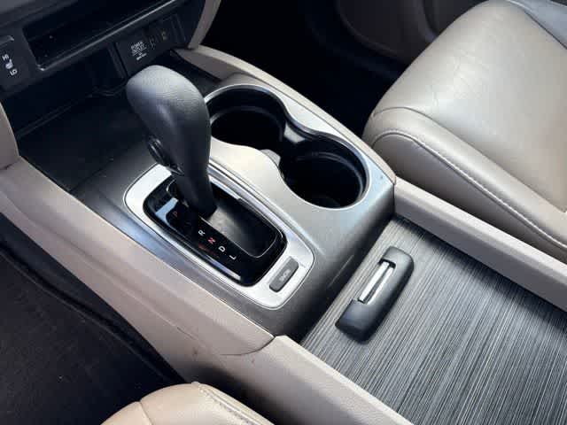 Thumbnail: 2017 Honda Pilot - 17