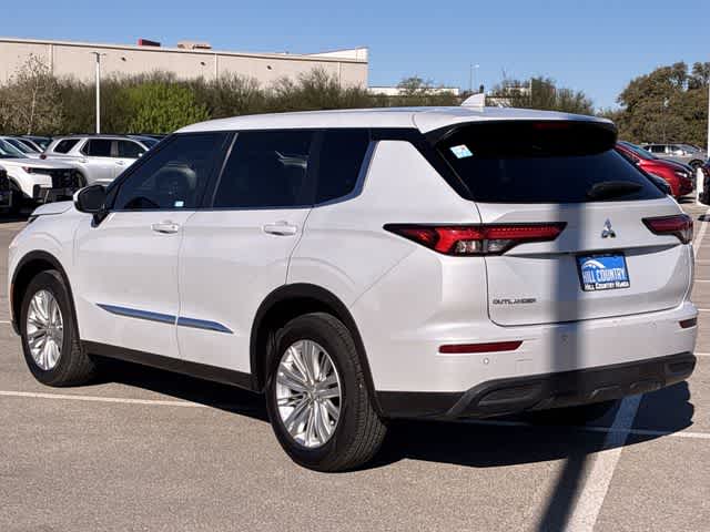 Thumbnail: 2022 Mitsubishi Outlander - 4