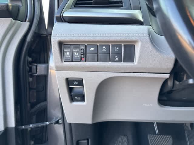 Thumbnail: 2018 Honda Odyssey - 10