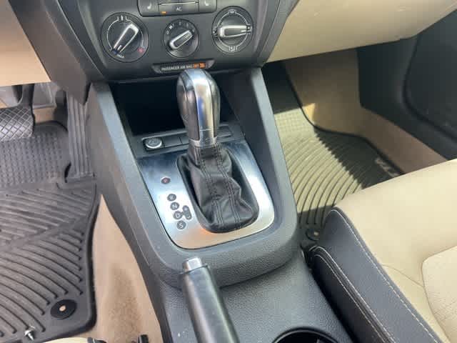 Thumbnail: 2012 Volkswagen Jetta - 15