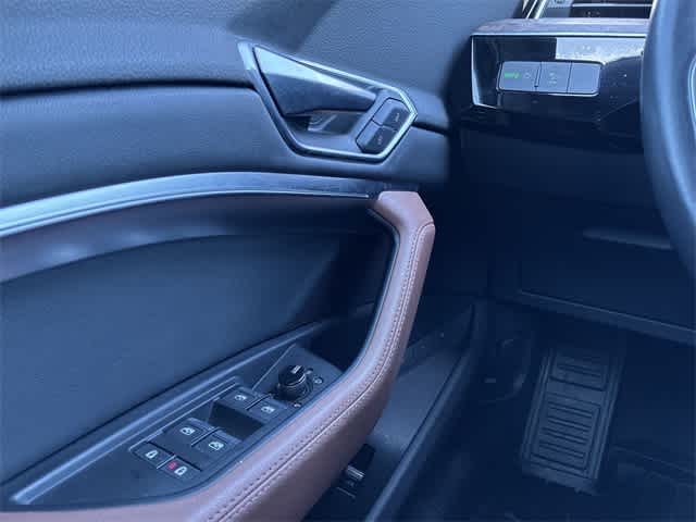 Thumbnail: 2022 Audi e-tron - 40