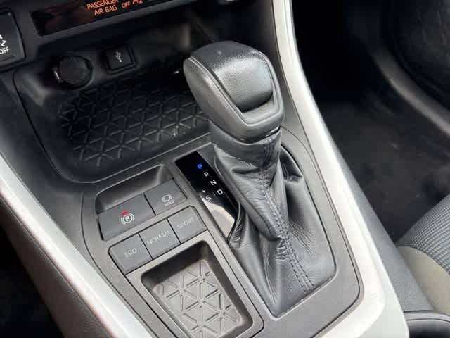 Thumbnail: 2022 Toyota RAV4 - 18