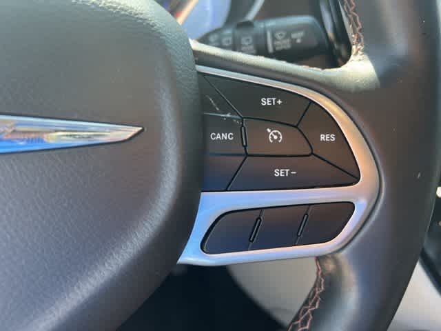 Thumbnail: 2017 Chrysler Pacifica - 12