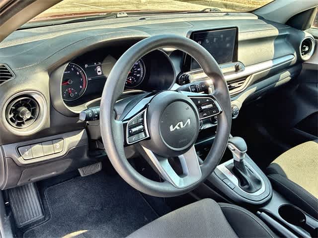 2023 Kia Forte LXS photo 2