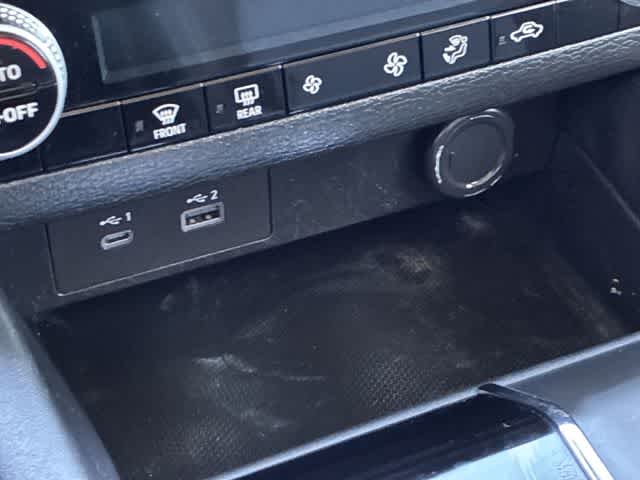 Thumbnail: 2022 Mitsubishi Outlander - 32