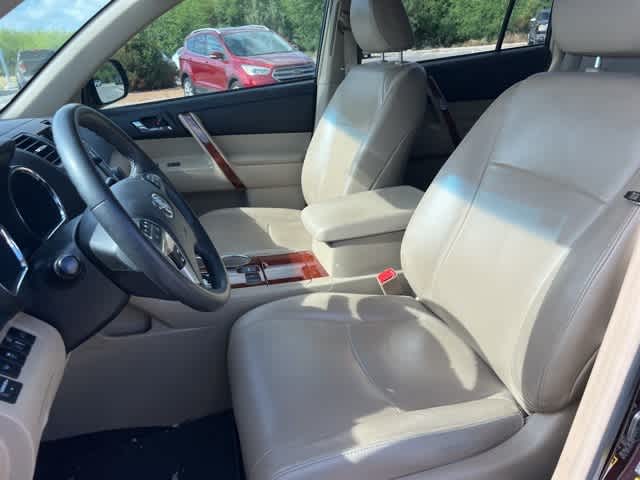 Thumbnail: 2013 Toyota Highlander - 21