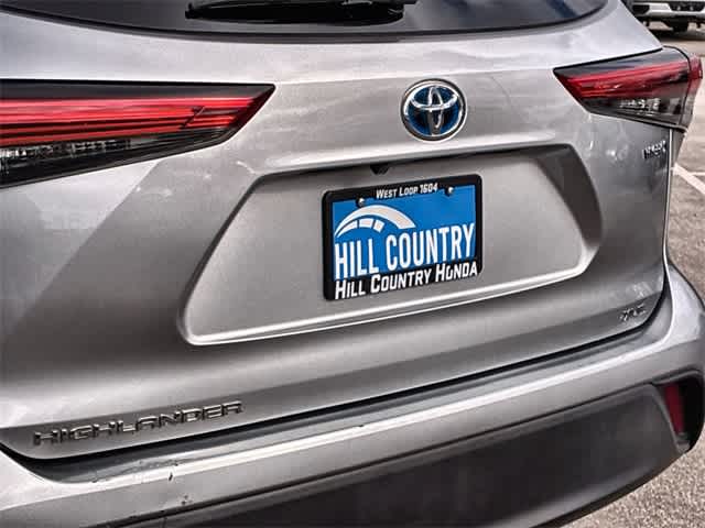 Thumbnail: 2023 Toyota Highlander - 13