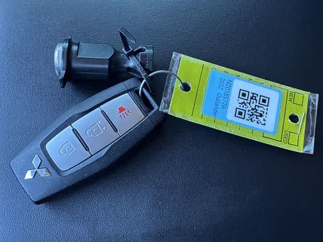 Thumbnail: 2022 Mitsubishi Outlander - 36