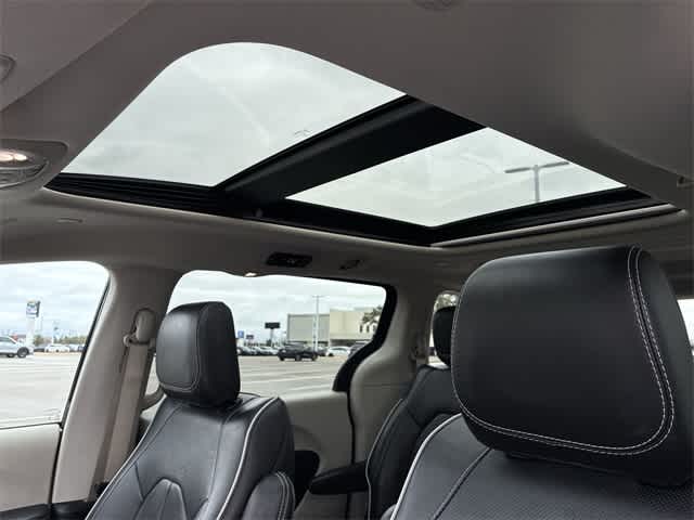 Thumbnail: 2023 Chrysler Pacifica - 20