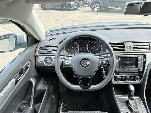 Thumbnail: 2017 Volkswagen Passat - 23